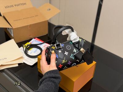 Louis Vuitton Speedy view 5