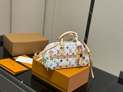 Louis Vuitton Pochette Métis view 2