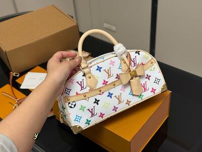 Louis Vuitton Pochette Métis view 8