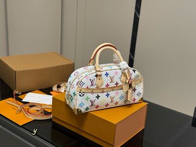Louis Vuitton Pochette Métis view 9