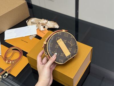 Louis Vuitton Speedy Bandouliere view 3