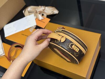Louis Vuitton Speedy Bandouliere view 4