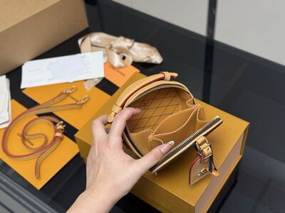 Louis Vuitton Speedy Bandouliere view 6