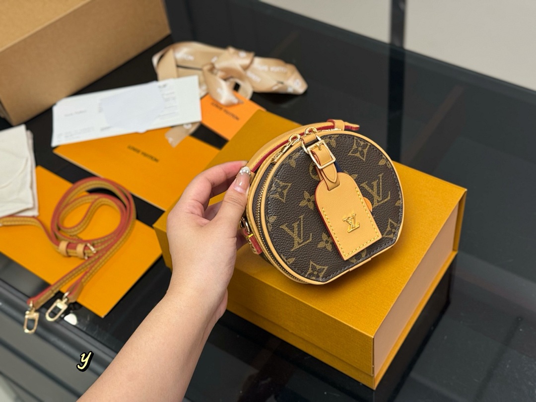 Louis Vuitton Speedy Bandouliere view