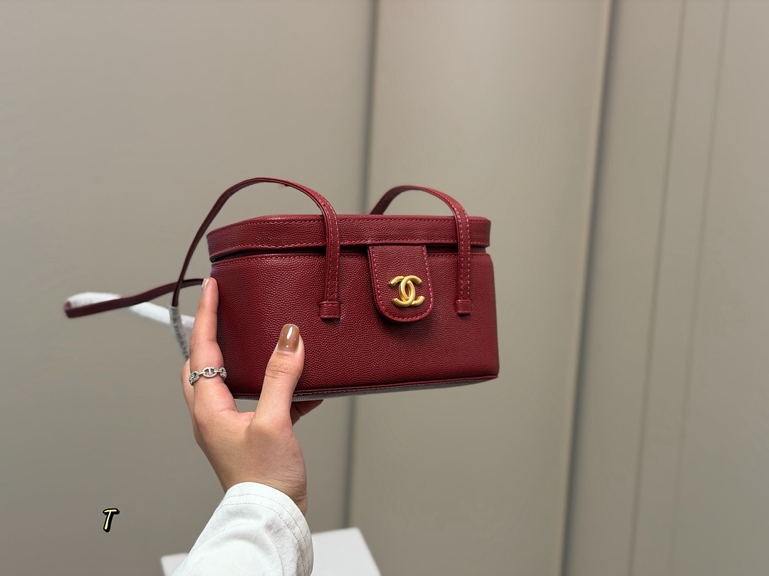 Chanel Caviar Crossbody Wallet