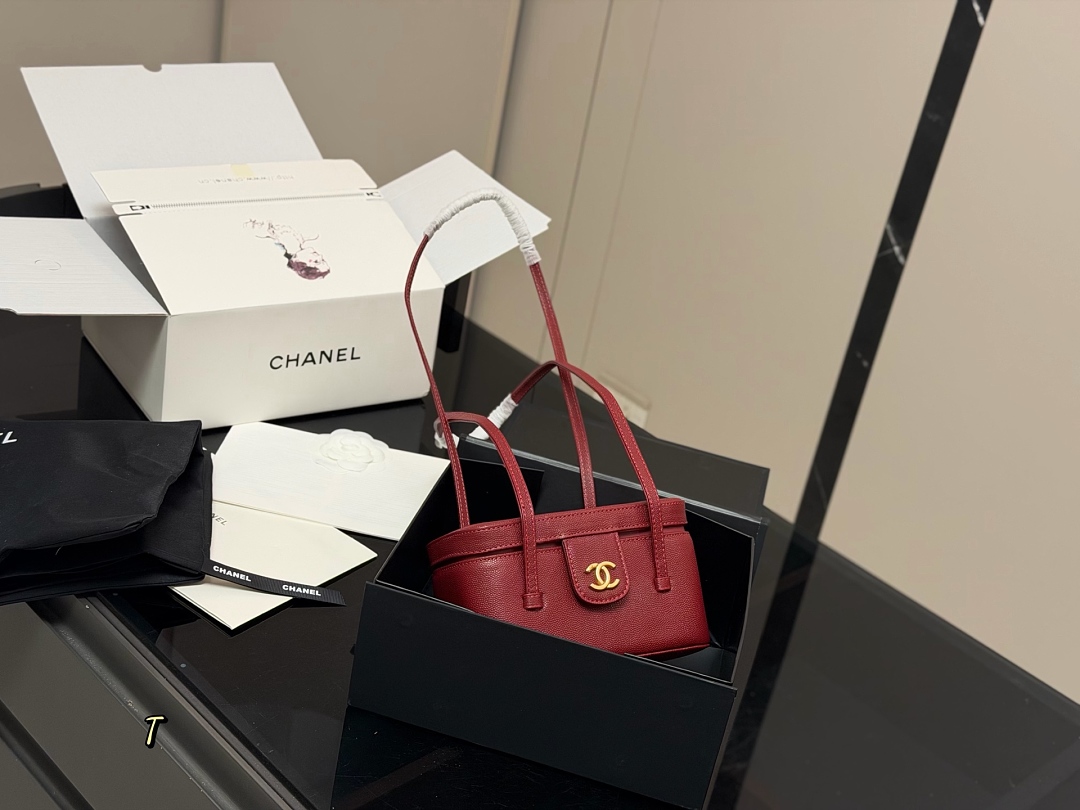 Chanel Caviar Crossbody Wallet view