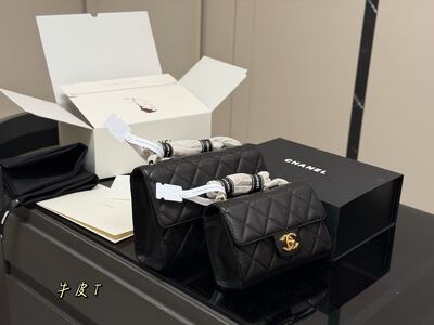 Chanel Classic Flap Medium view 12