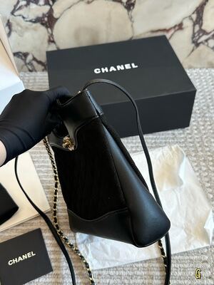 Chanel Classic Flap Caviar Leather view 3
