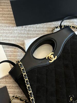 Chanel Classic Flap Caviar Leather view 4