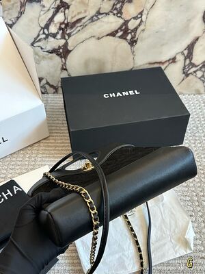 Chanel Classic Flap Caviar Leather view 7