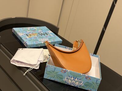Loewe Anagrama Hobo view 9