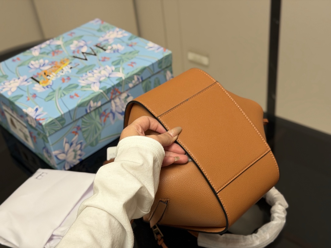 Loewe Hammock Shoulder Bag view