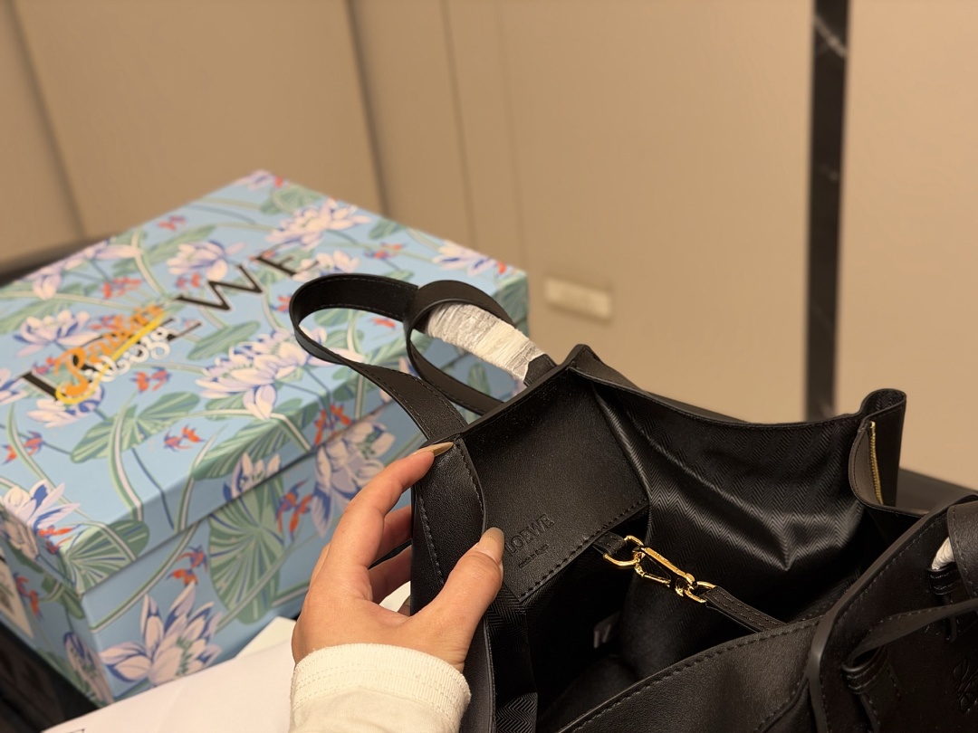Loewe Hammock Shoulder Bag view