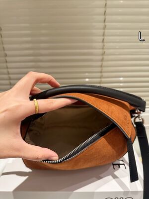 Loewe Hammock Bag view 2