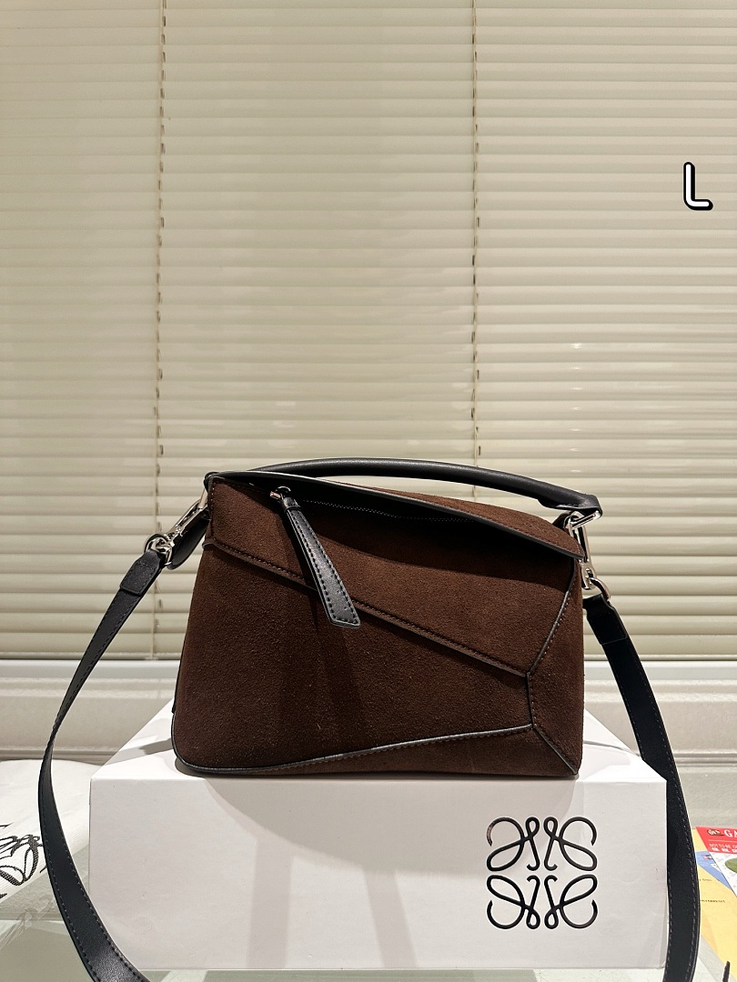 Loewe Hammock Bag view