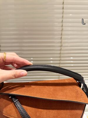 Loewe Hammock Bag view 3