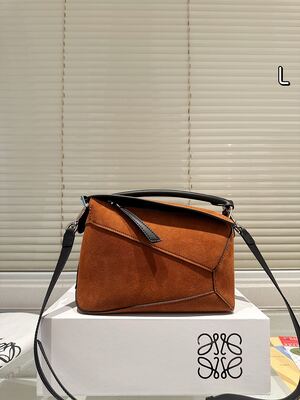 Loewe Hammock Bag view 10