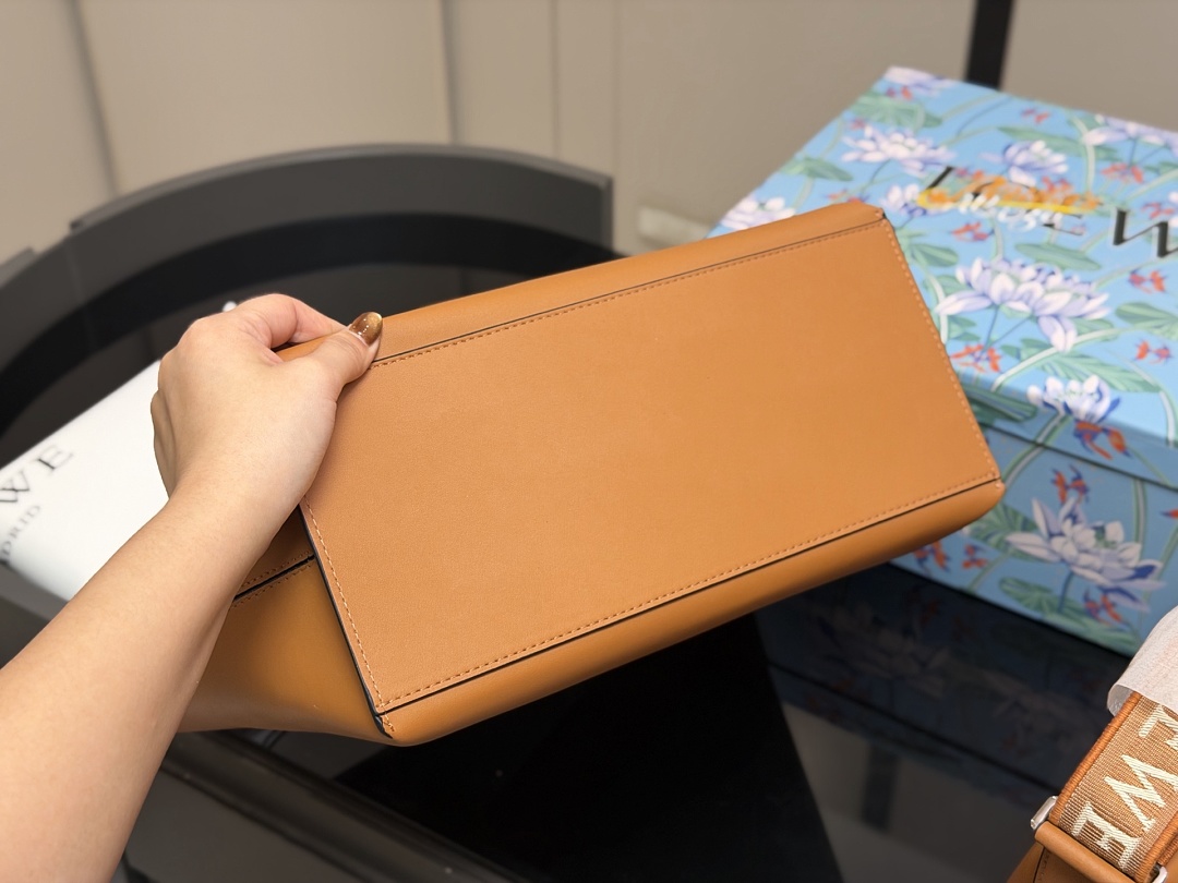 Loewe Hammock Shoulder Bag view