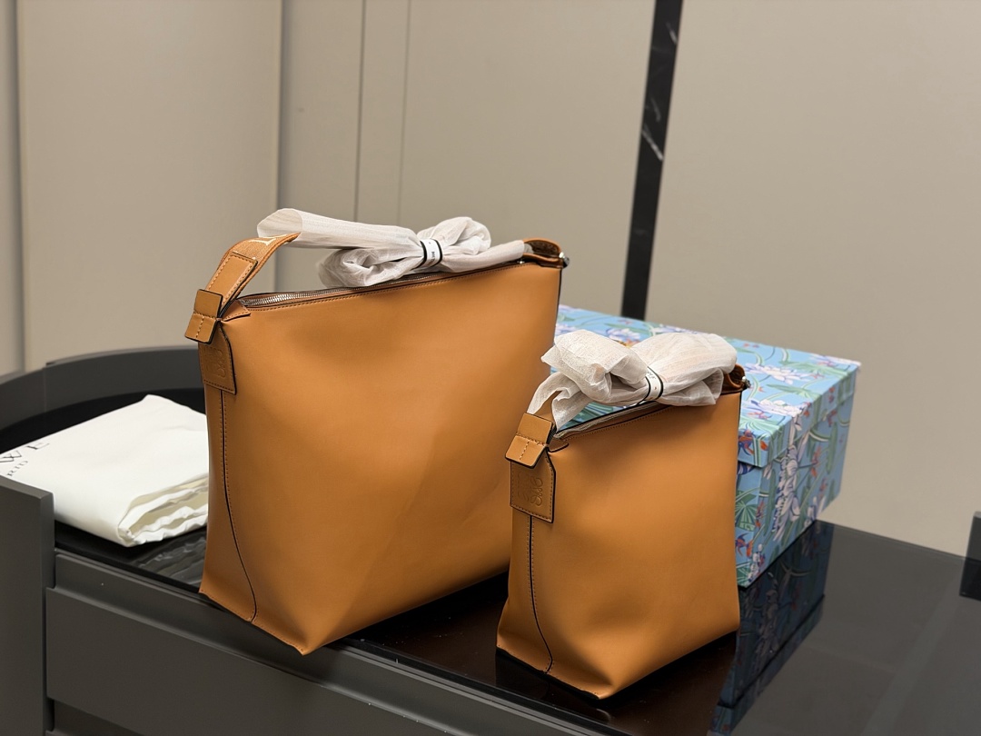 Loewe Hammock Shoulder Bag view