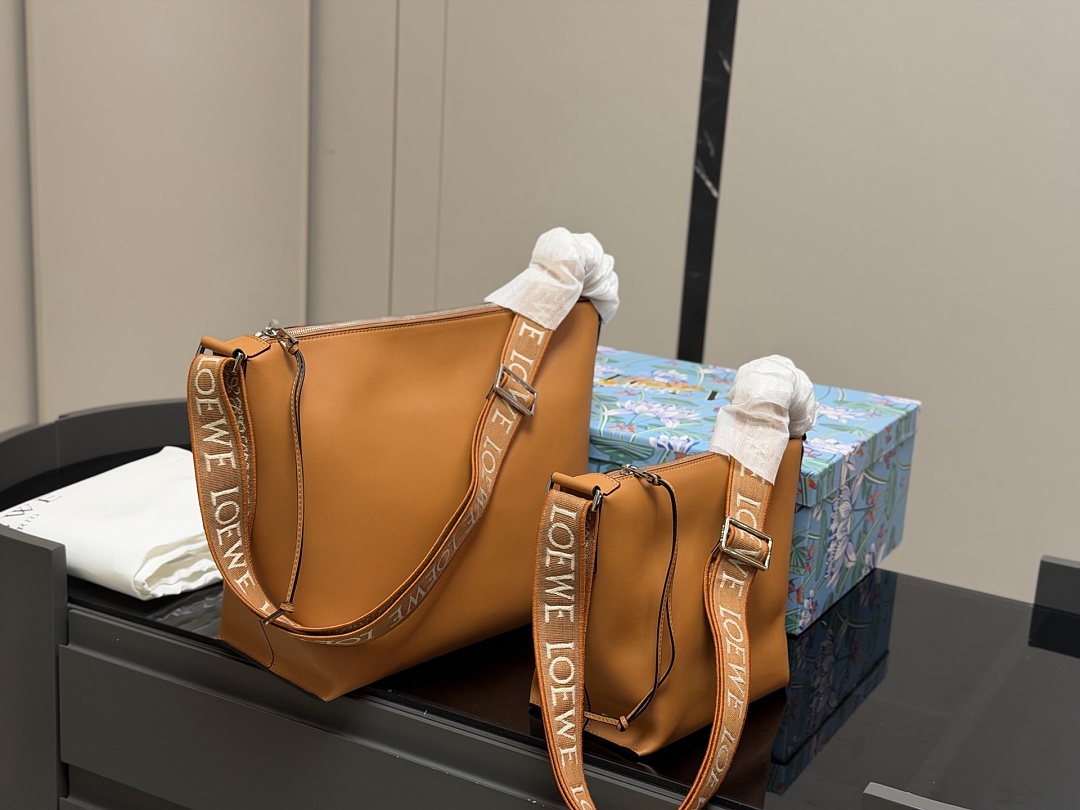Loewe Hammock Shoulder Bag view