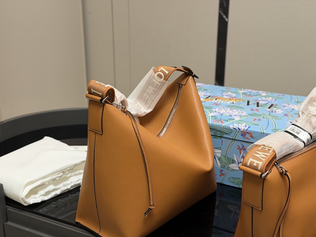 Loewe Hammock Shoulder Bag view