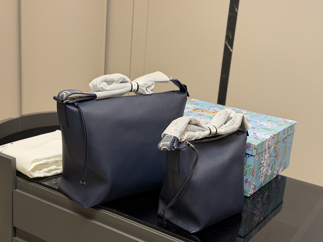 Loewe Hammock Shoulder Bag view