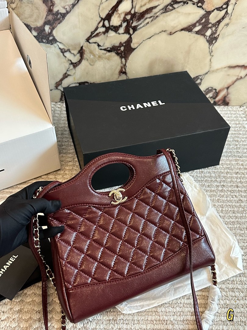 Chanel Caviar Shoulder Bag view