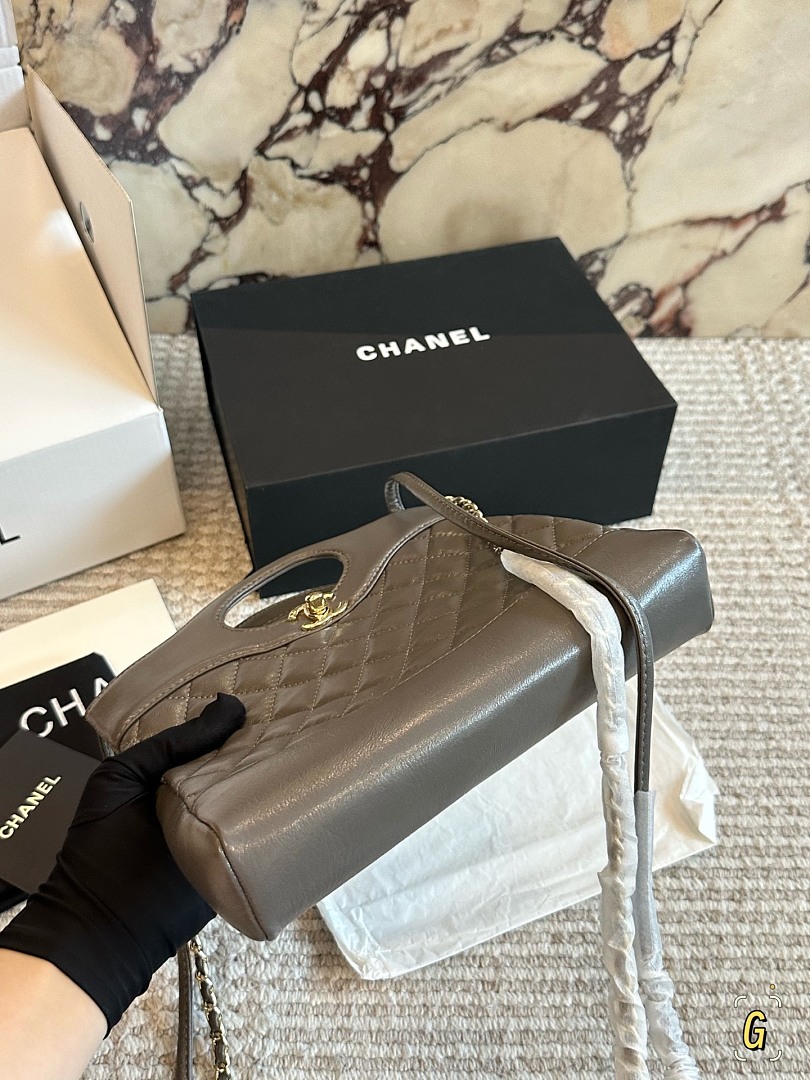 Chanel Caviar Shoulder Bag view