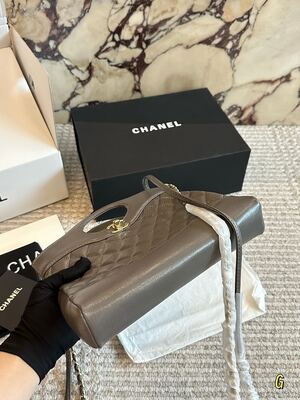 Chanel Caviar Shoulder Bag view 6
