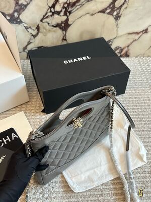 Chanel Caviar Shoulder Bag view 7