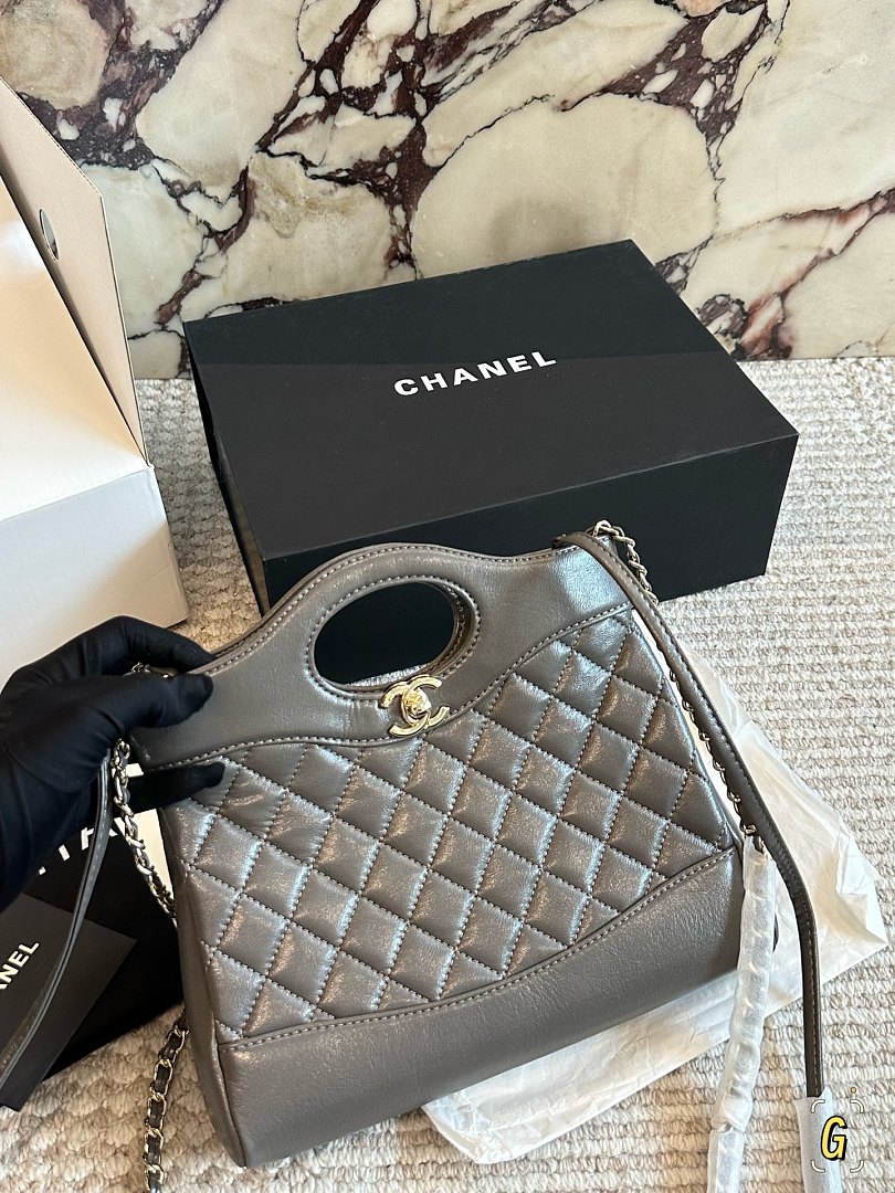 Chanel Caviar Shoulder Bag view