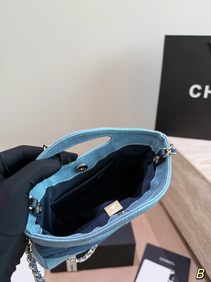 Chanel Handle Bag view