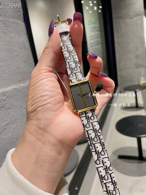 Dior La Mini D de Dior Watch view 3