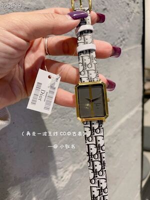 Dior La Mini D de Dior Watch view 1