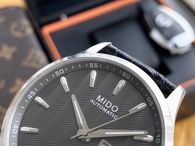 Mido Commander Watch view 5