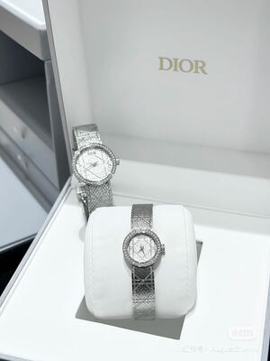 Dior La D de Dior Watch view 9