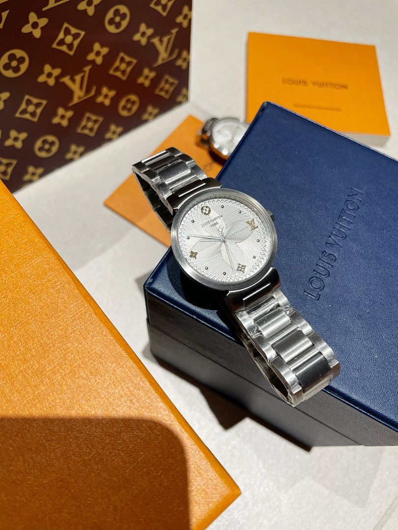 Louis Vuitton Tambour Watch view