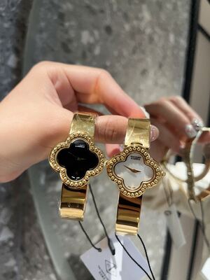 Van Cleef & Arpels Alhambra Watch view 2