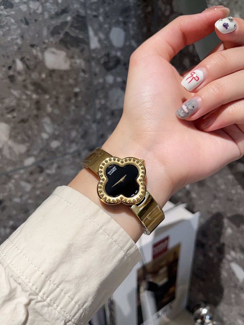 Van Cleef & Arpels Alhambra Watch view