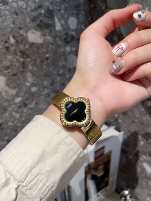Van Cleef & Arpels Alhambra Watch view 9