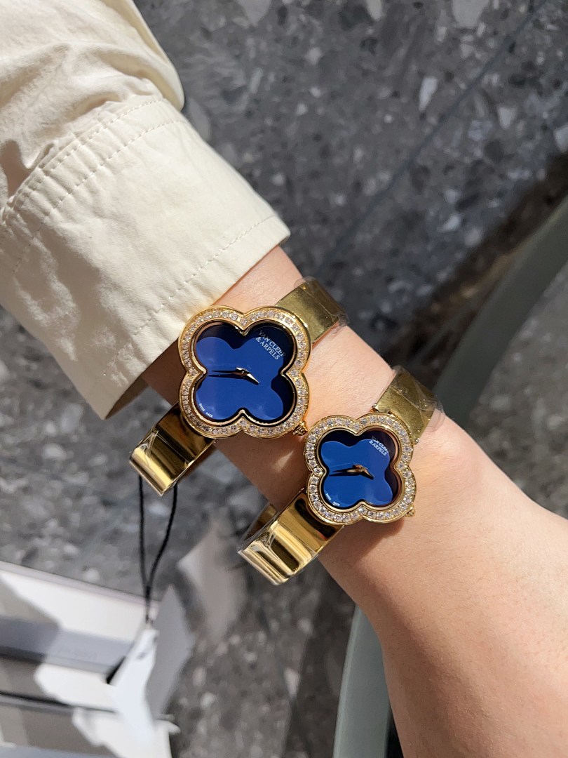 Van Cleef & Arpels Alhambra Watch view