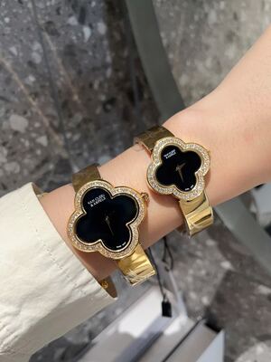 Van Cleef & Arpels Alhambra Watch view 8