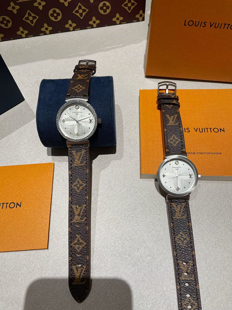 Louis Vuitton Watch view