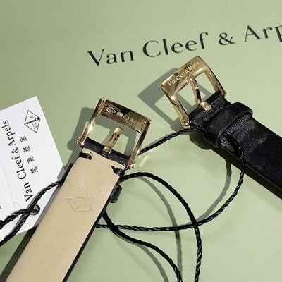 Van Cleef & Arpels Alhambra Watch view 15