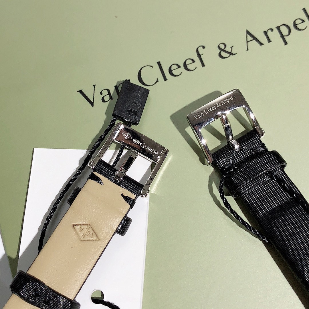 Van Cleef & Arpels Alhambra Watch view