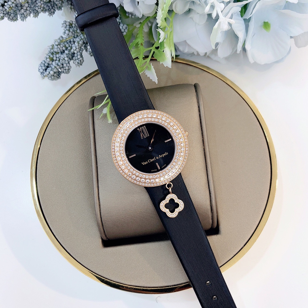 Van Cleef Alhambra Watch view