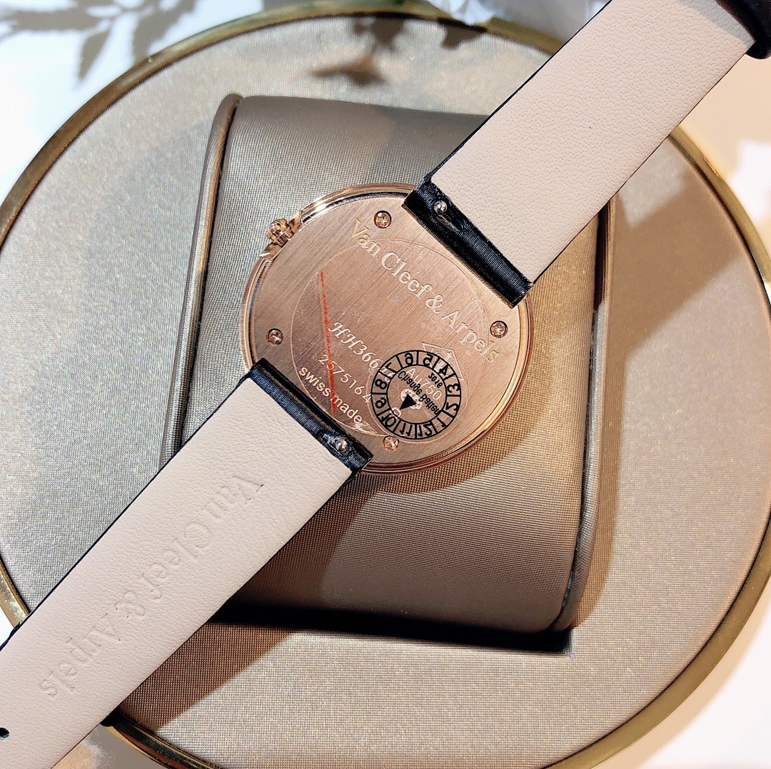 Van Cleef Alhambra Watch view