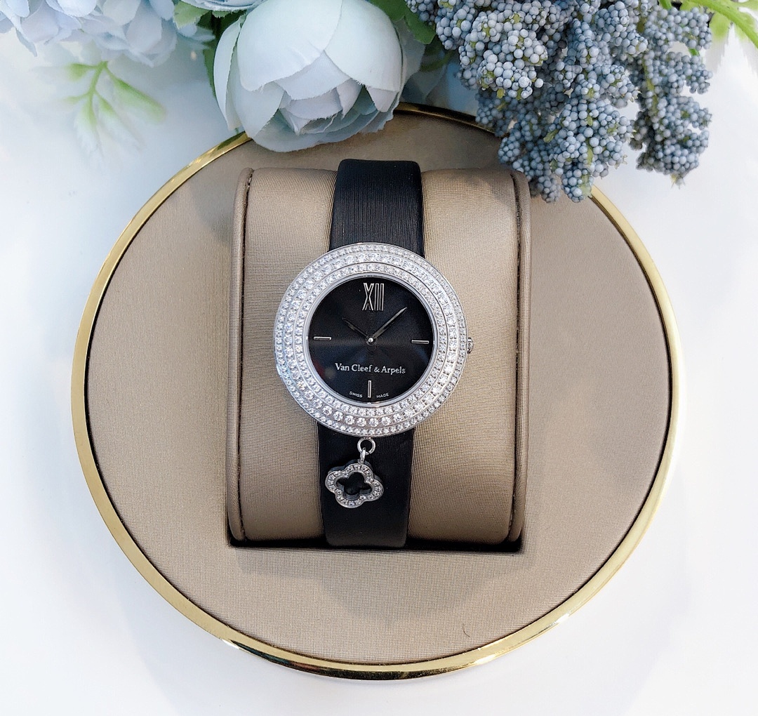 Van Cleef & Arpels Alhambra Watch view