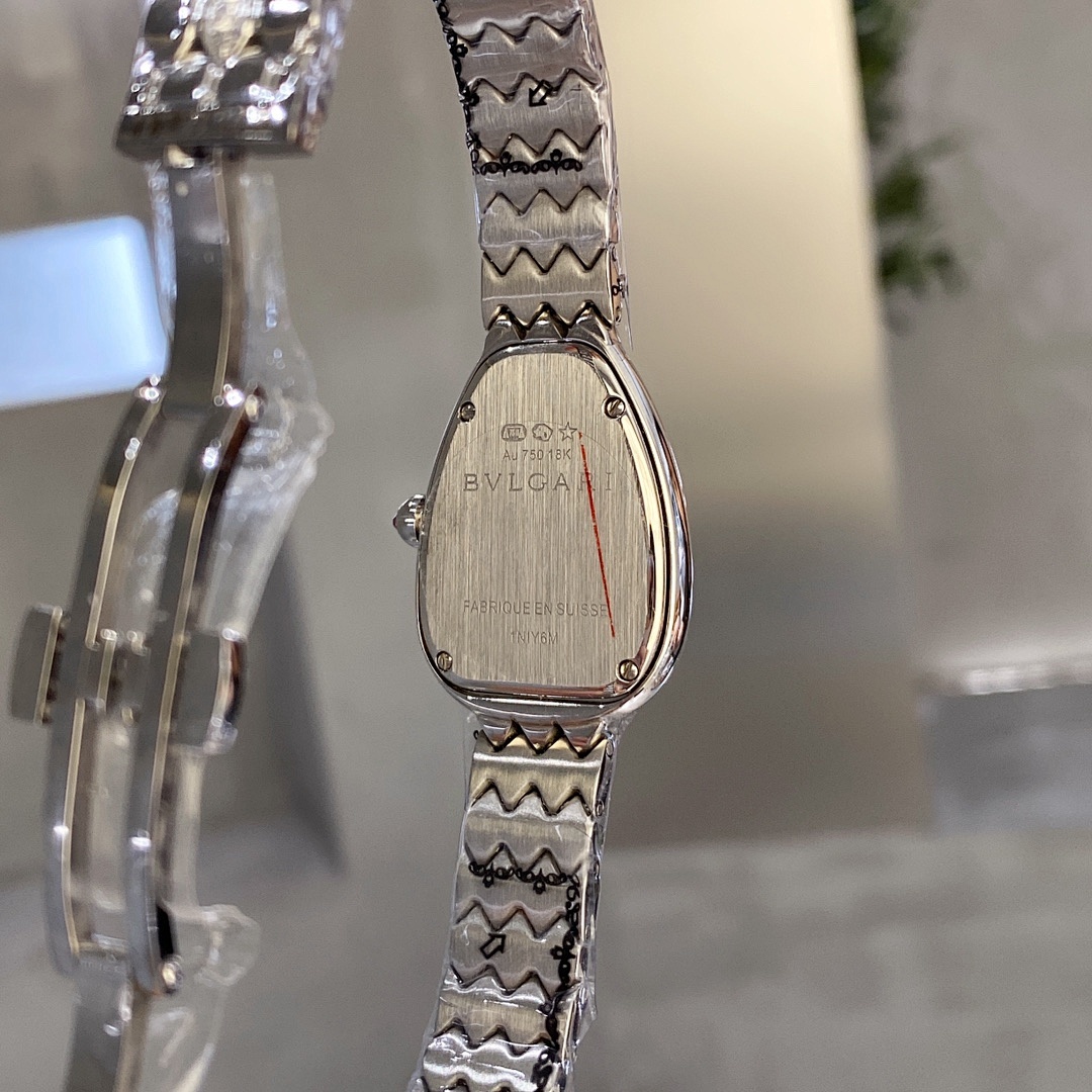 Bvlgari Serpenti Watch view
