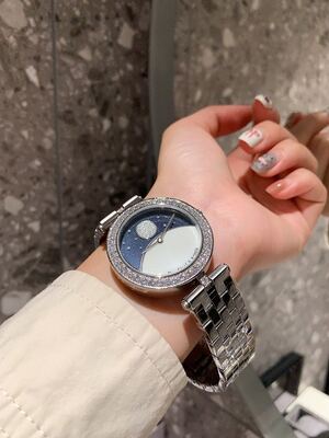 Van Cleef & Arpels Alhambra Watch view 5